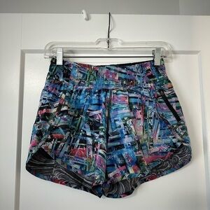 NWOT Lululemon Tracker Short V*SW 2018 Seawheeze multi-color SIZE 6